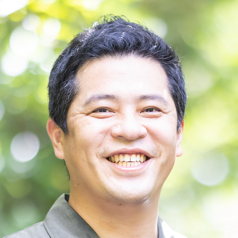 安達の顔